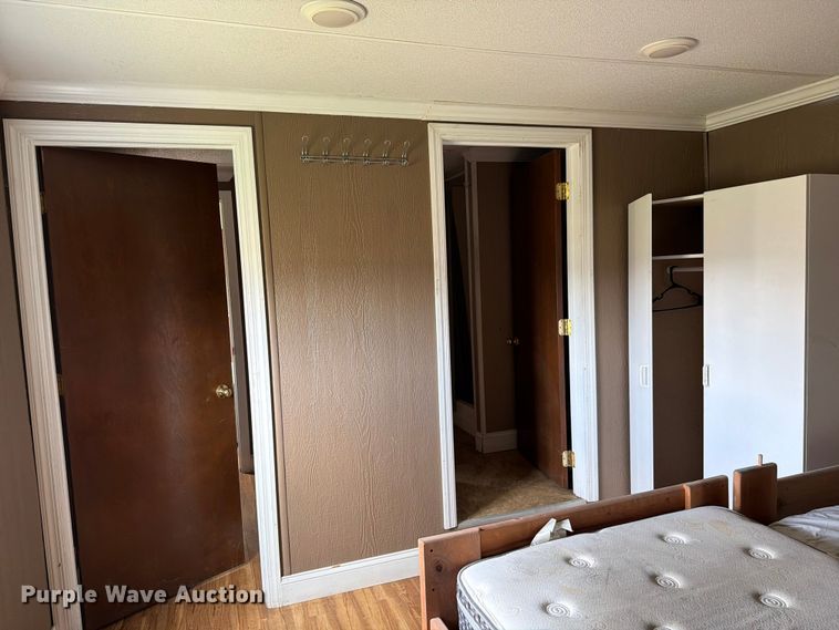 image for item FK2030 Skid mounted living quarters