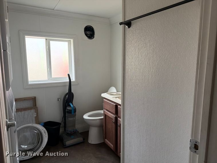 image for item FK2031 Skid mounted living quarters