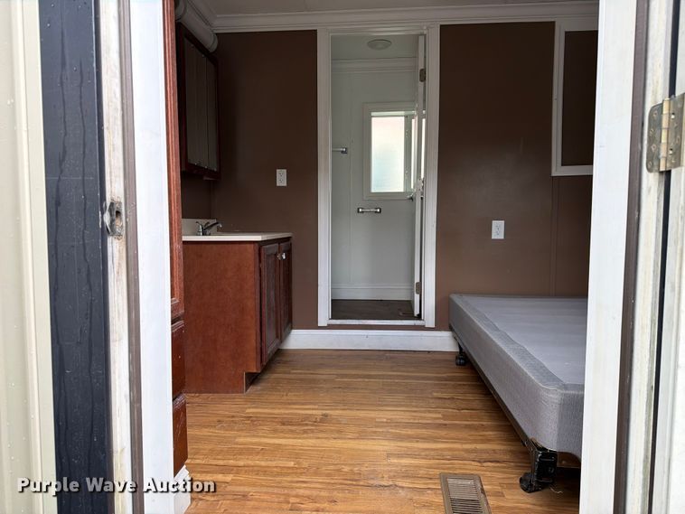 image for item FK2032 Skid mounted living quarters