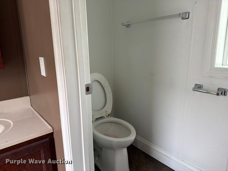 image for item FK2032 Skid mounted living quarters