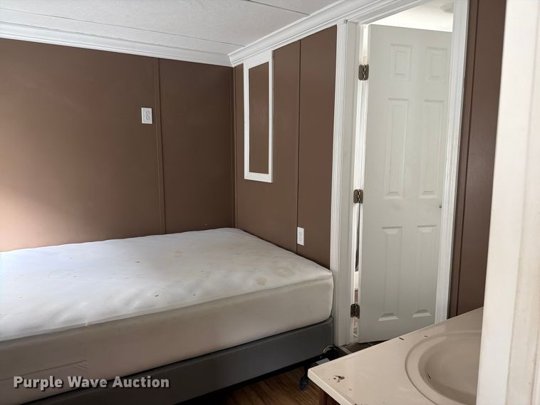 image for item FK2032 Skid mounted living quarters