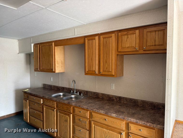 image for item FK2034 Skid mounted locker room