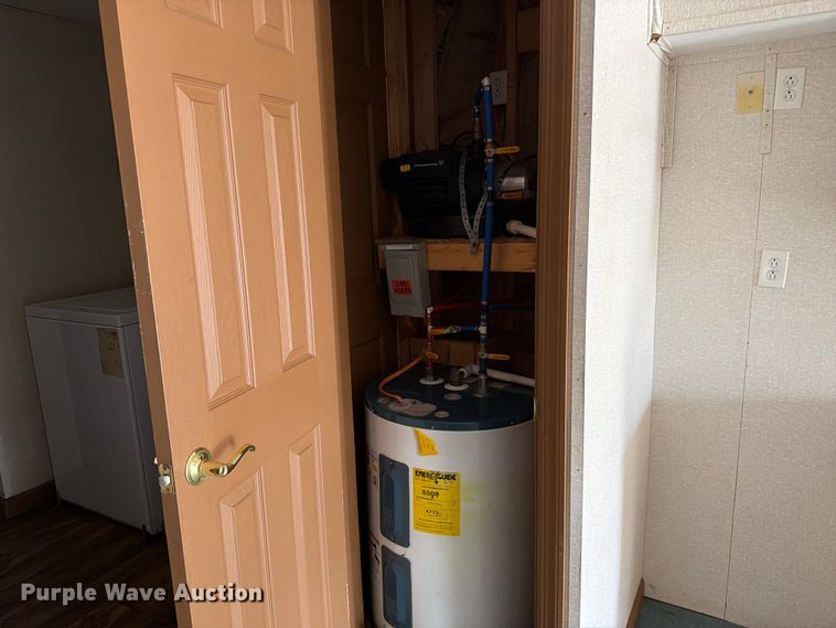 image for item FK2034 Skid mounted locker room