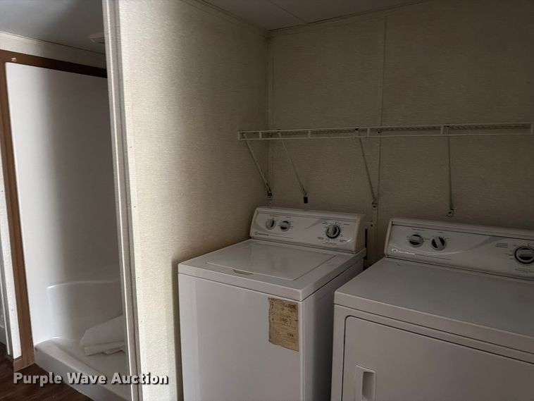 image for item FK2034 Skid mounted locker room