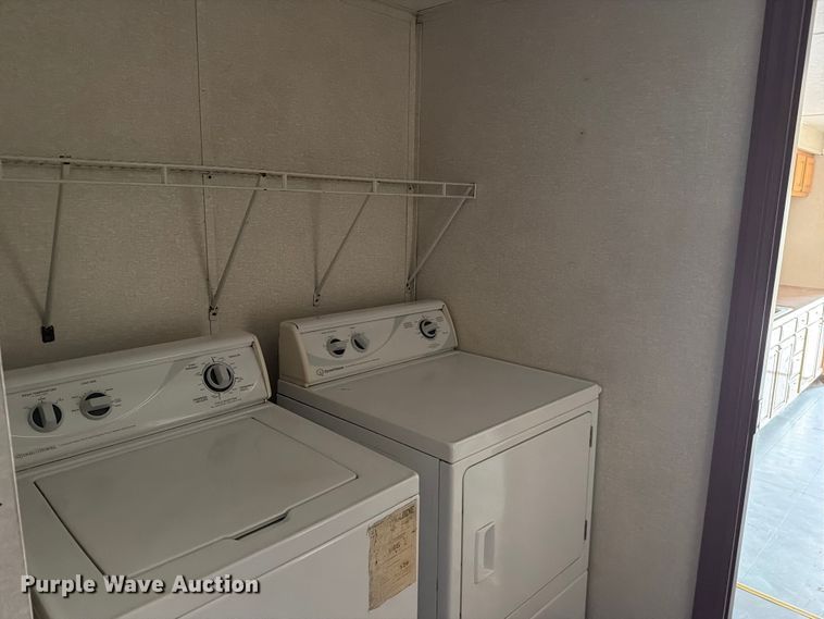 image for item FK2034 Skid mounted locker room