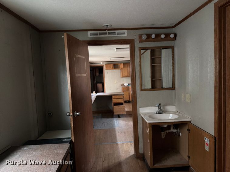 image for item FK2043 Skid mounted living quarters