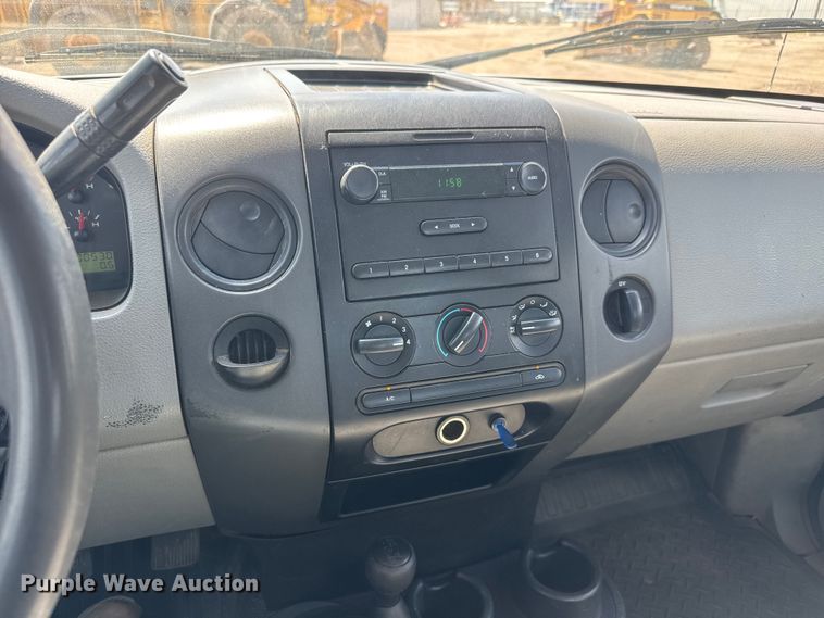 image for item NA9374 2005 Ford F150 pickup truck