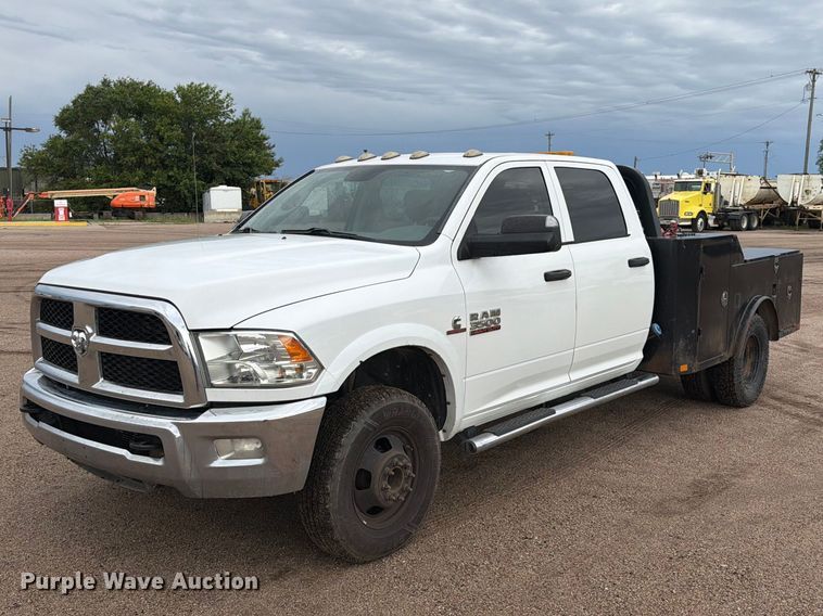 2018 RAM 3500 Crew Cab flatbed pickup truck