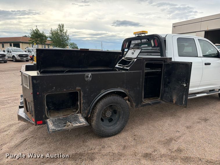 image for item NA9385 2018 RAM 3500 Crew Cab flatbed pickup truck
