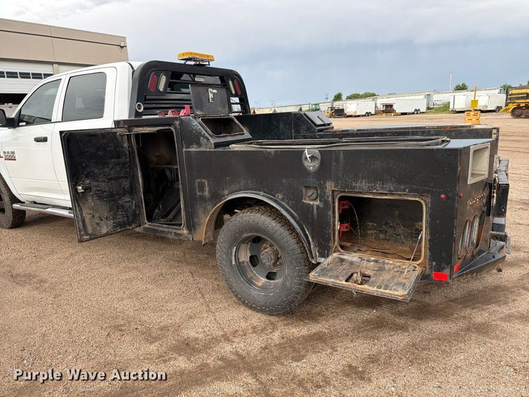 image for item NA9385 2018 RAM 3500 Crew Cab flatbed pickup truck