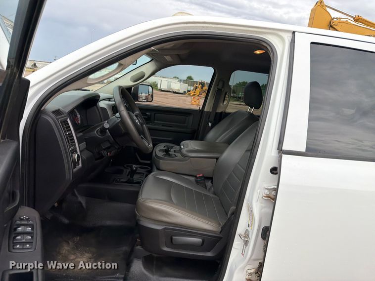 image for item NA9385 2018 RAM 3500 Crew Cab flatbed pickup truck