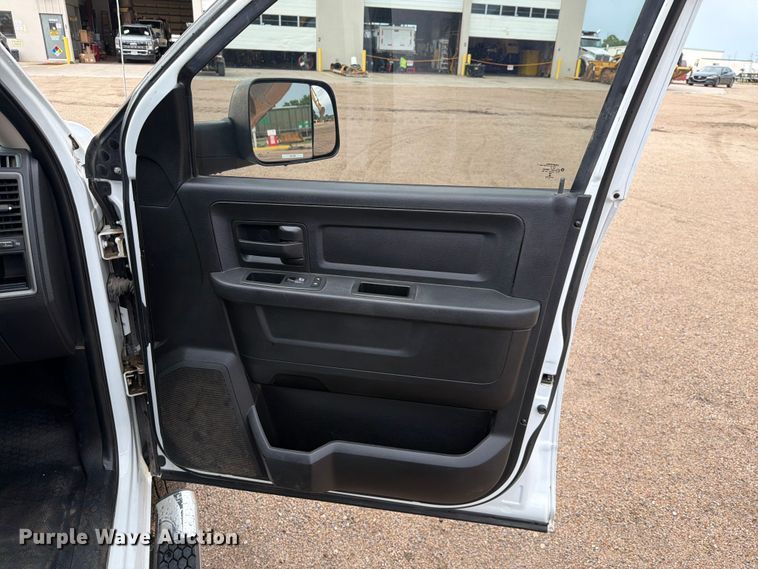 image for item NA9385 2018 RAM 3500 Crew Cab flatbed pickup truck