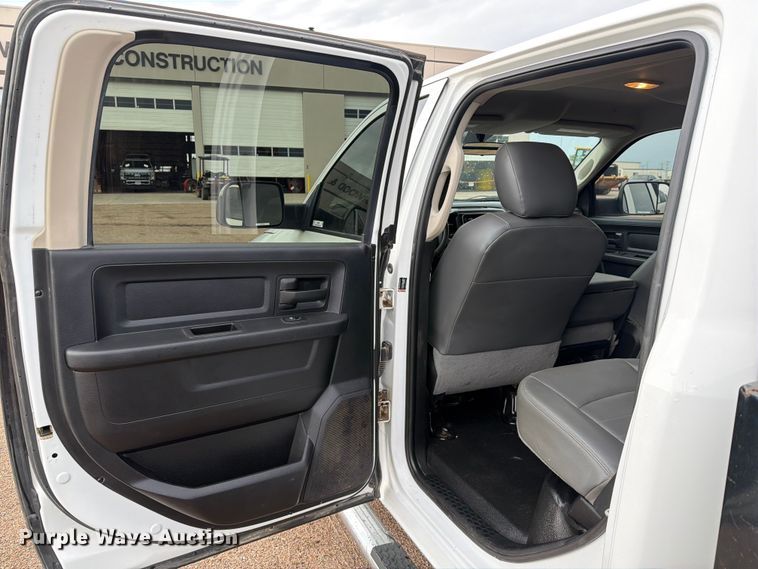 image for item NA9385 2018 RAM 3500 Crew Cab flatbed pickup truck