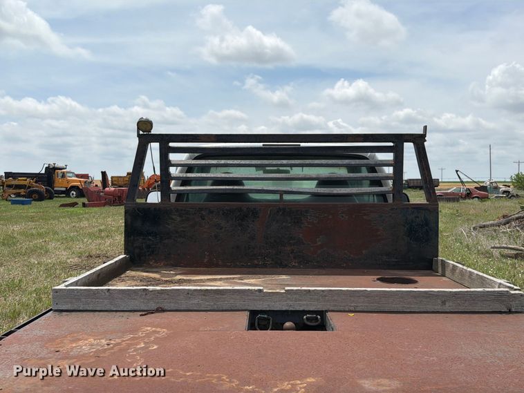 image for item NA9400 1999 Ford F450 Super Duty flatbed truck