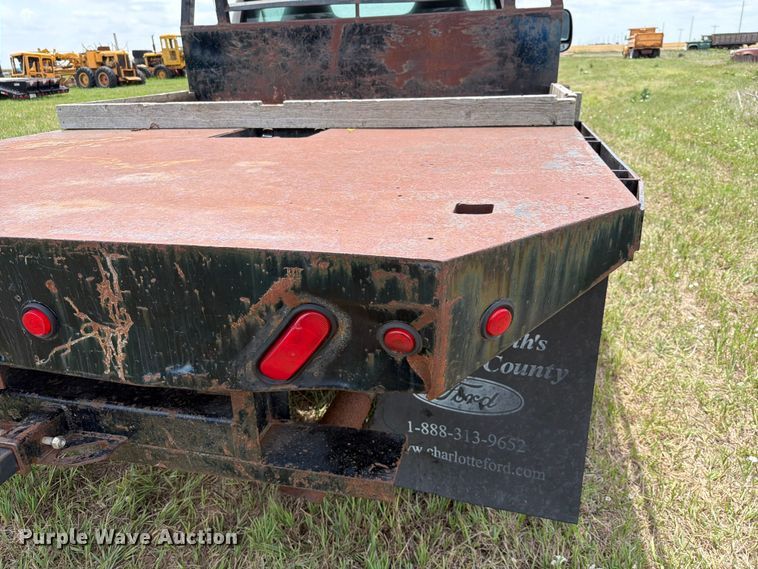 image for item NA9400 1999 Ford F450 Super Duty flatbed truck