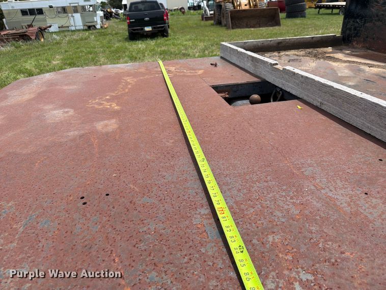 image for item NA9400 1999 Ford F450 Super Duty flatbed truck