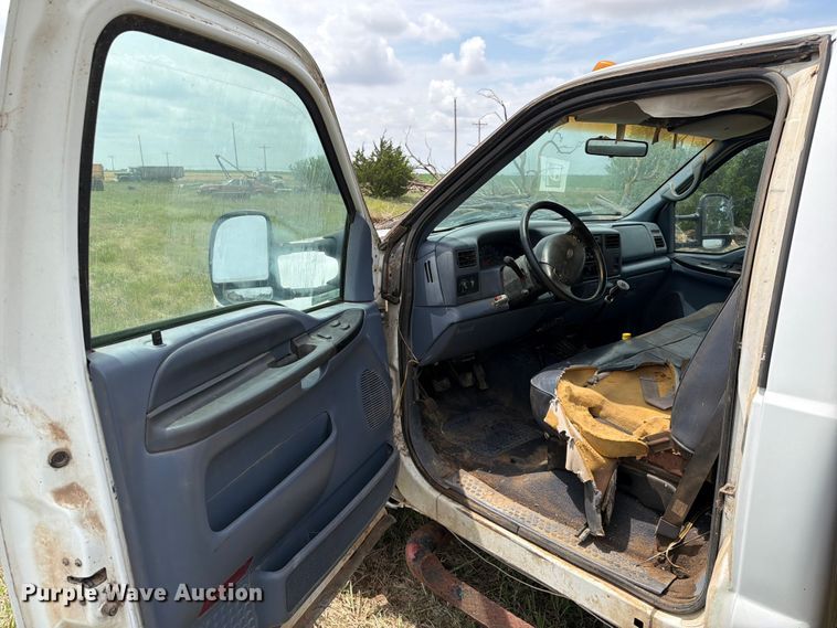 image for item NA9400 1999 Ford F450 Super Duty flatbed truck