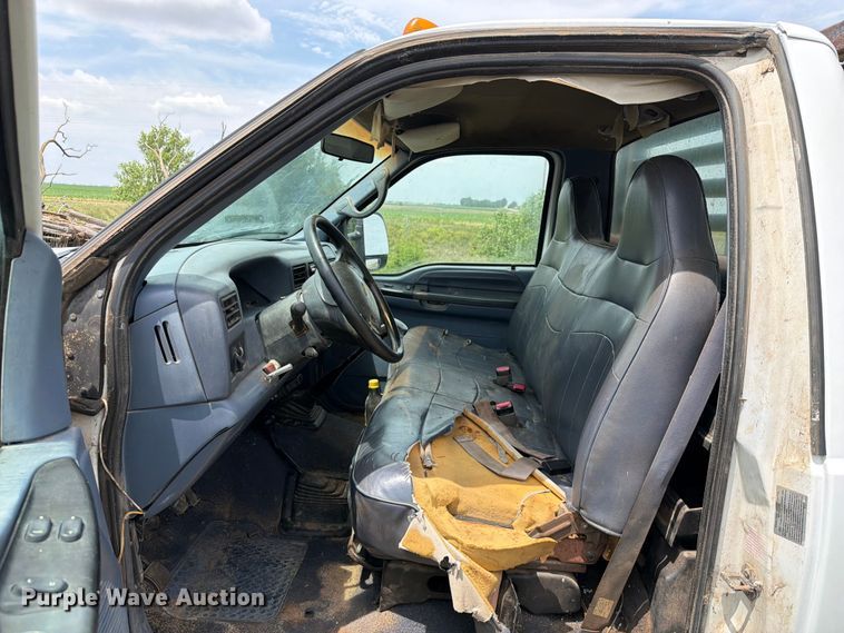 image for item NA9400 1999 Ford F450 Super Duty flatbed truck