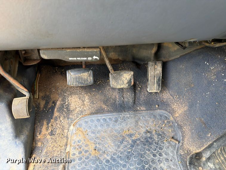 image for item NA9400 1999 Ford F450 Super Duty flatbed truck