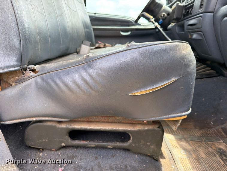 image for item NA9400 1999 Ford F450 Super Duty flatbed truck