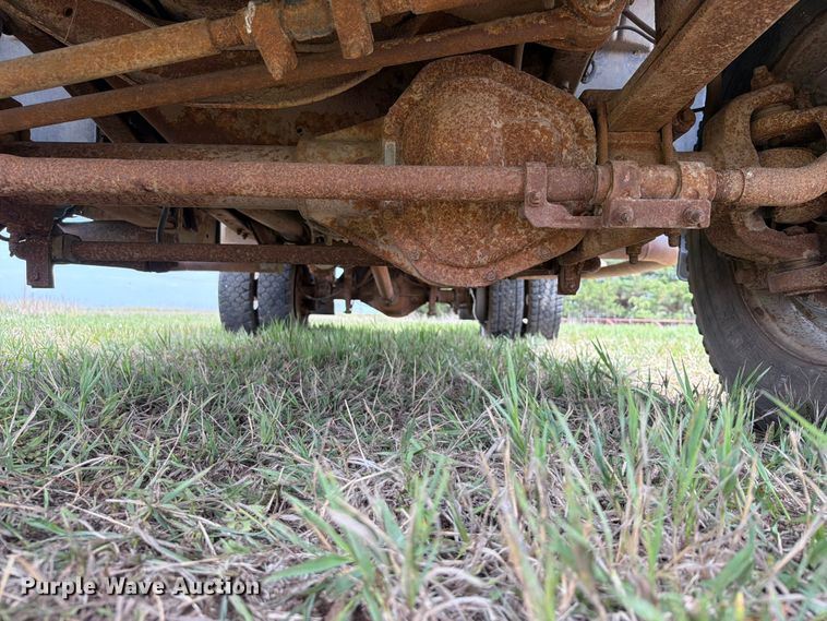 image for item NA9400 1999 Ford F450 Super Duty flatbed truck