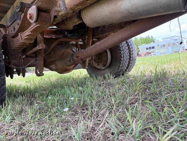 image for item NA9400 1999 Ford F450 Super Duty flatbed truck