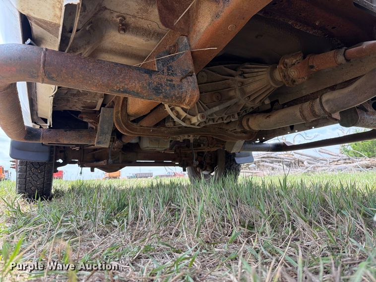 image for item NA9400 1999 Ford F450 Super Duty flatbed truck