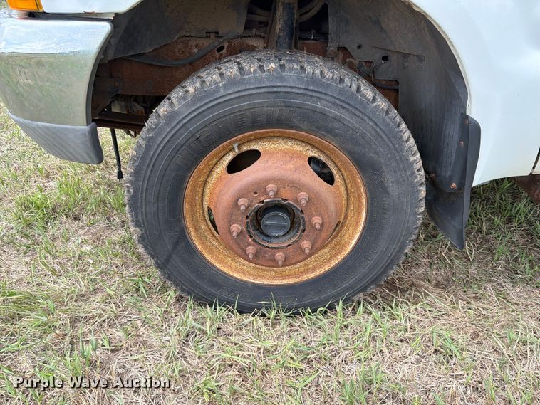 image for item NA9400 1999 Ford F450 Super Duty flatbed truck