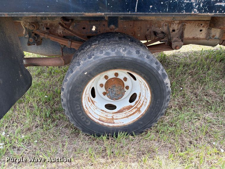 image for item NA9400 1999 Ford F450 Super Duty flatbed truck