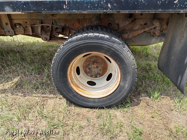 image for item NA9400 1999 Ford F450 Super Duty flatbed truck