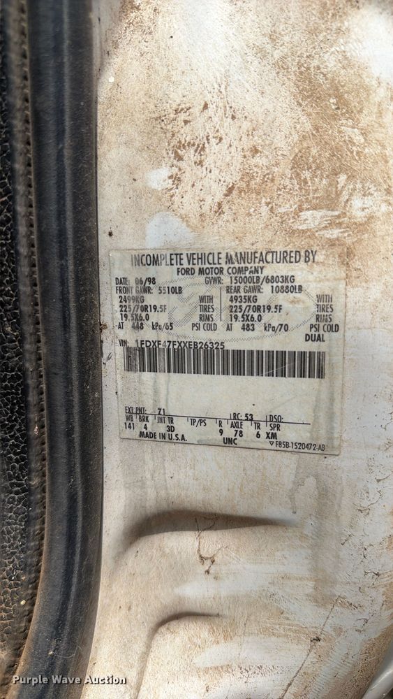 image for item NA9400 1999 Ford F450 Super Duty flatbed truck