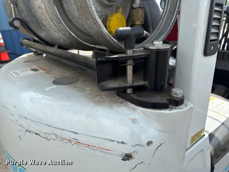 image for item ND9505 2018 UniCarriers CFS40 forklift
