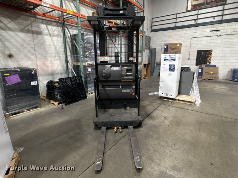 image for item OE9593 2017 Crown SP3520-30 order picker