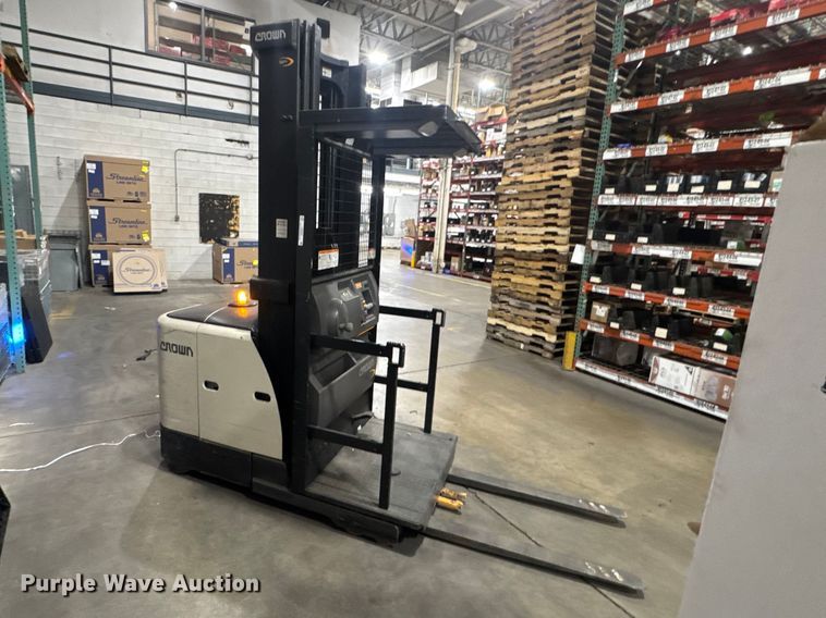 image for item OE9593 2017 Crown SP3520-30 order picker