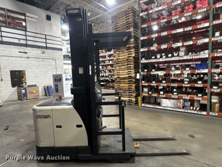 image for item OE9593 2017 Crown SP3520-30 order picker