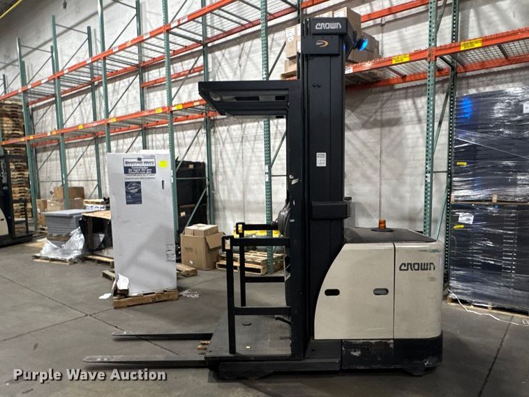 image for item OE9593 2017 Crown SP3520-30 order picker