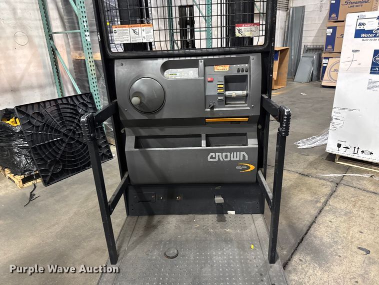 image for item OE9593 2017 Crown SP3520-30 order picker