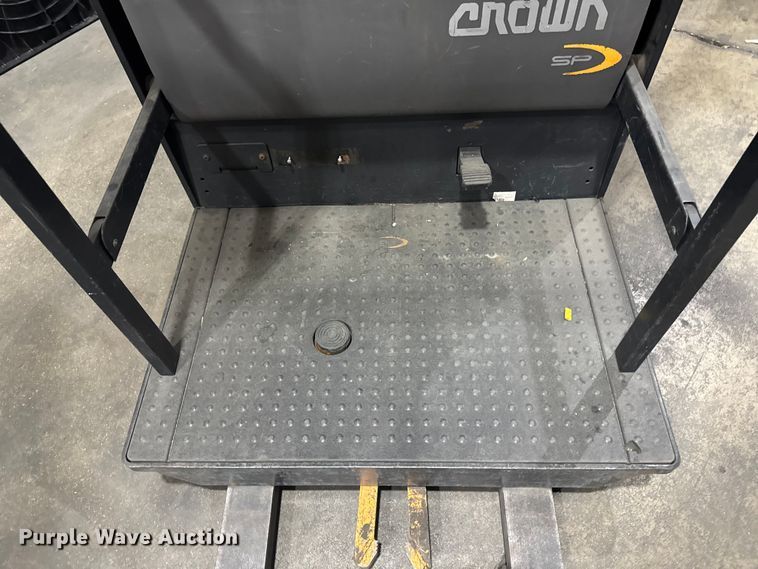 image for item OE9593 2017 Crown SP3520-30 order picker