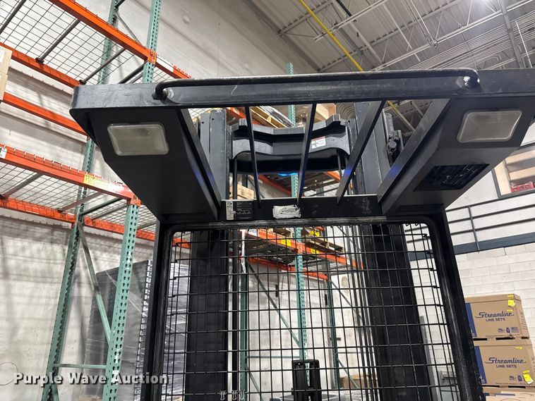image for item OE9593 2017 Crown SP3520-30 order picker