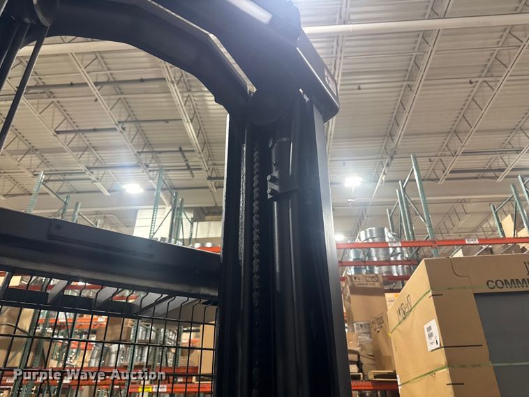 image for item OE9593 2017 Crown SP3520-30 order picker