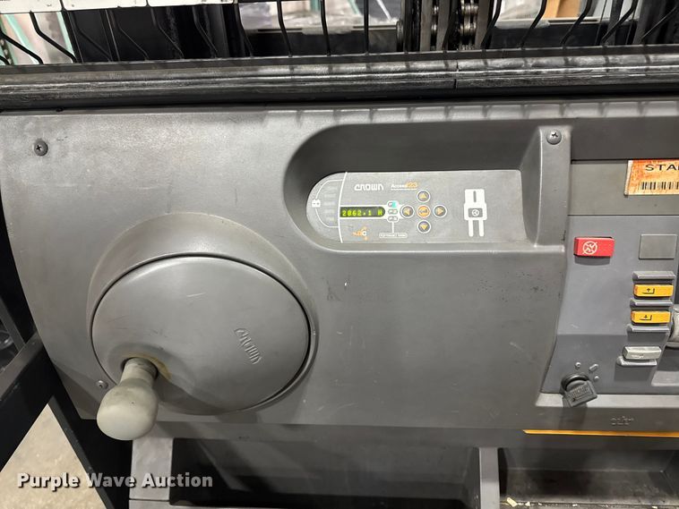 image for item OE9593 2017 Crown SP3520-30 order picker