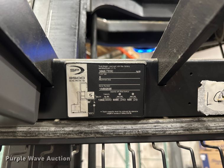 image for item OE9593 2017 Crown SP3520-30 order picker