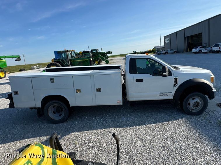 image for item OE9599 2017 Ford F550 utility / service truck