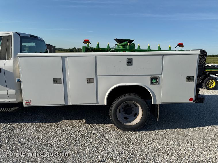 image for item OE9599 2017 Ford F550 utility / service truck