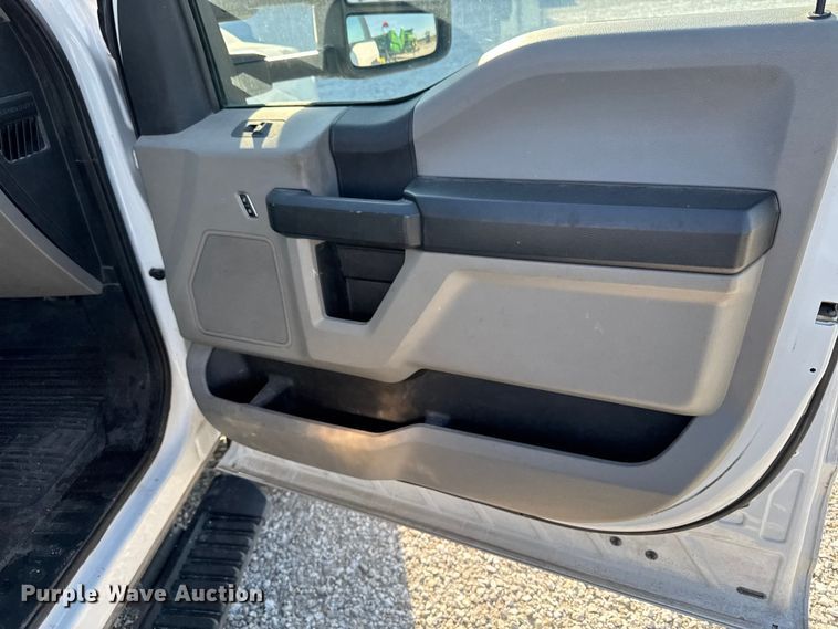 image for item OE9599 2017 Ford F550 utility / service truck