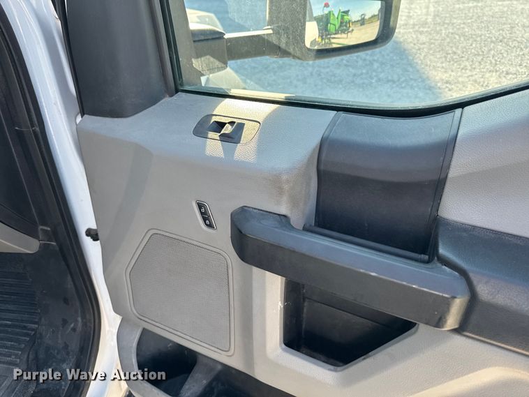 image for item OE9599 2017 Ford F550 utility / service truck