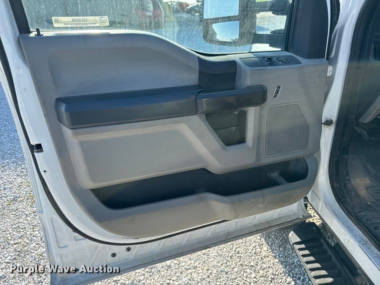 image for item OE9599 2017 Ford F550 utility / service truck
