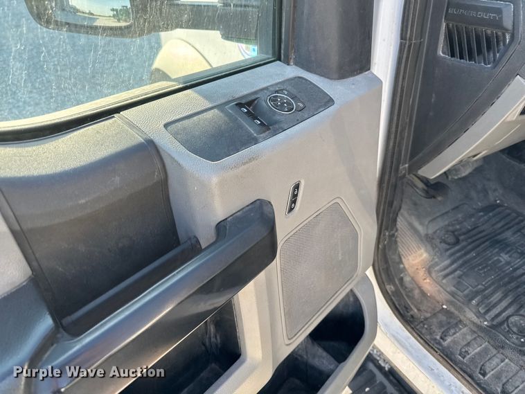 image for item OE9599 2017 Ford F550 utility / service truck