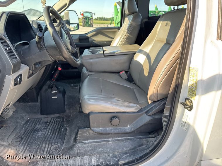 image for item OE9599 2017 Ford F550 utility / service truck