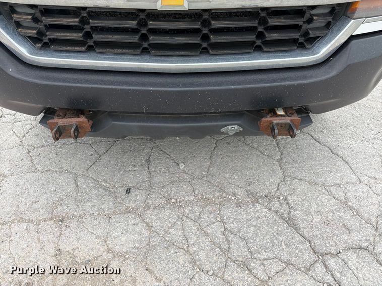 image for item YA3288 2016 Chevrolet Silverado 1500 pickup truck